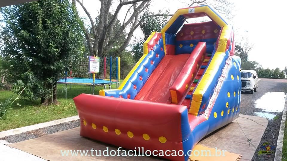 Tobogã inflável mais cama elástica grande